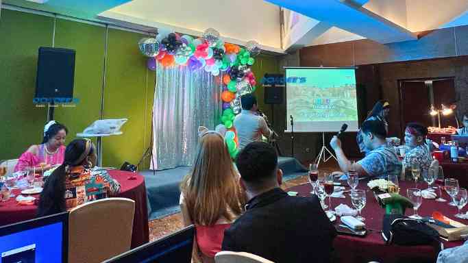 Projector and Screen with Karaoke Projector Rental For Weddings